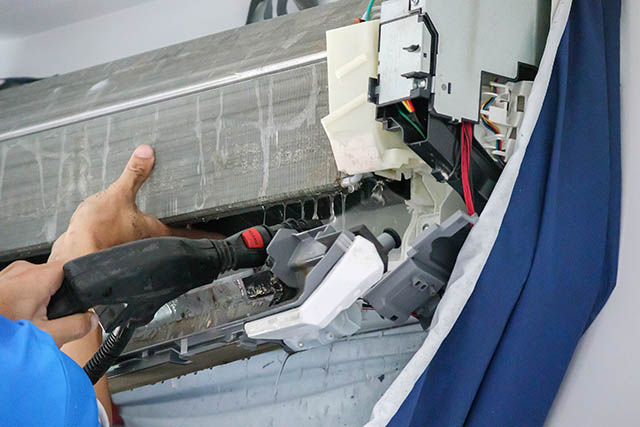 四、 DIY 還是找專家？冷氣清潔劑挑選與工具大公開