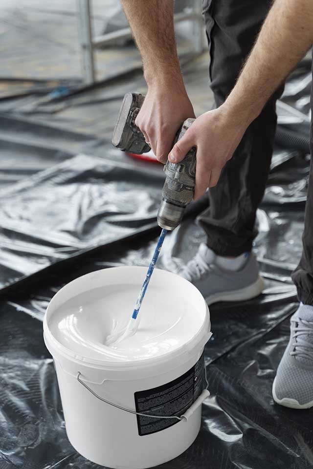 屋頂防水步驟4：塗佈屋頂防水底漆