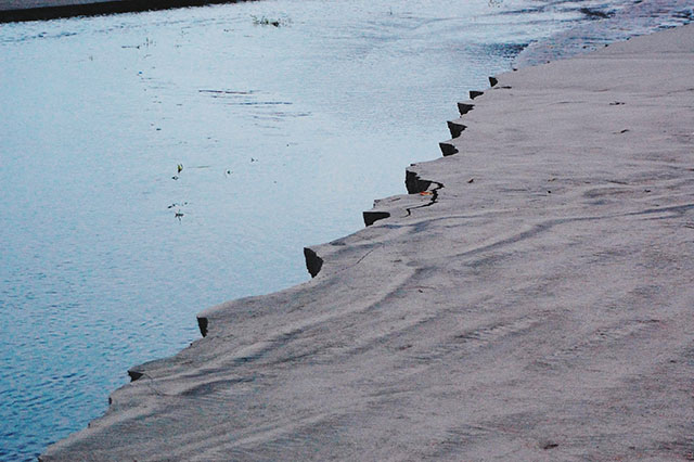 堰塞湖溢流造成壩體出現切口、缺口